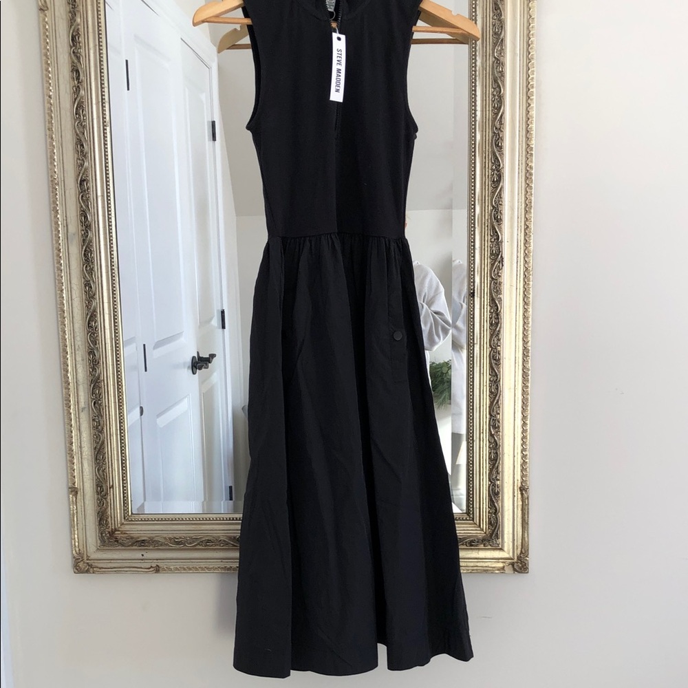 Size small new with tags Steve Madden Berlin mock neck summer dress